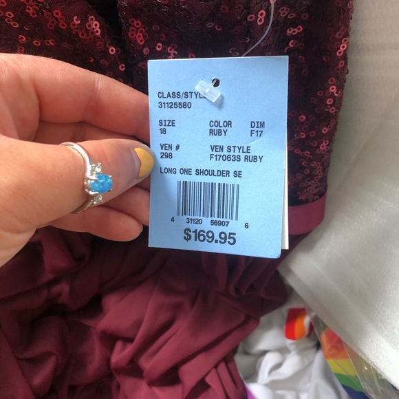 David’s Bridal Bridal Party Gown One Shoulder - Picture 6 of 6